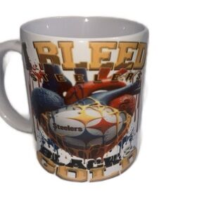 I Bleed Black and Gold Mugs